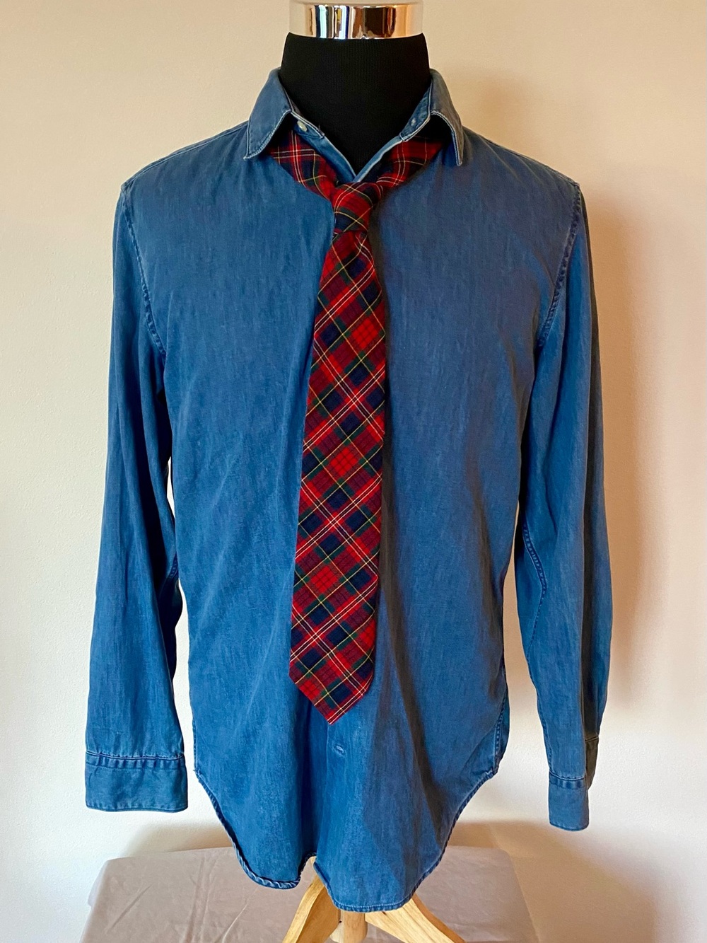 Banana Republic L Chambray Shirt + Pendleton Virgin Wool Plaid Tie